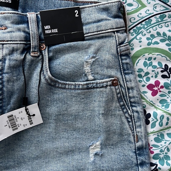 Express mid high rise Jean shorts - Picture 3 of 4